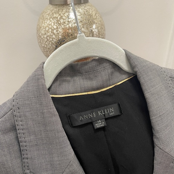 Anne Klein Blazer jacket & Pants Suit - Picture 3 of 3